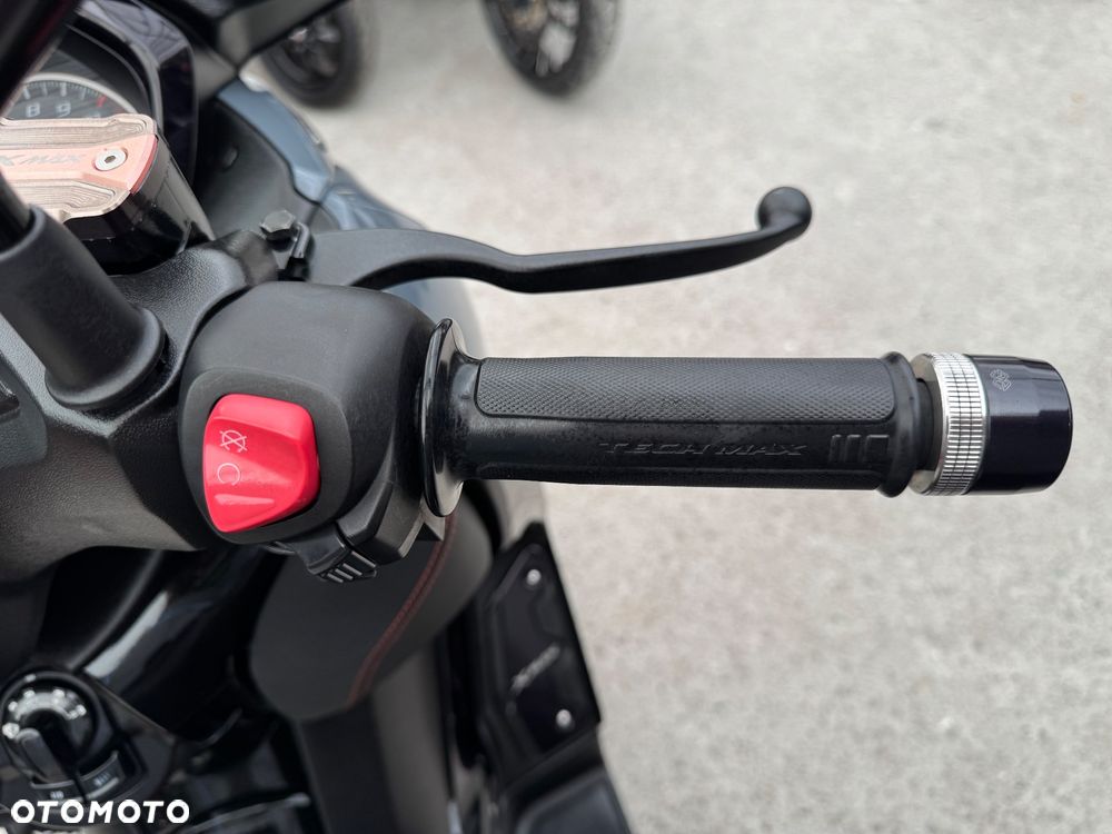Yamaha X-max - 10