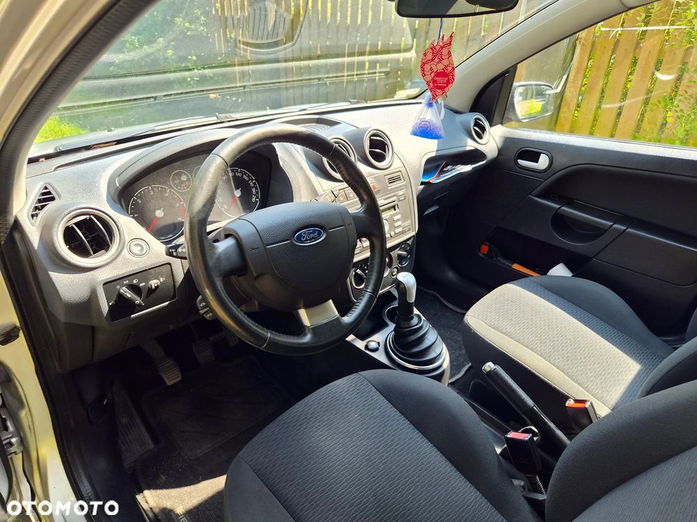 Ford Fiesta 1.4 TDCi Ghia - 8