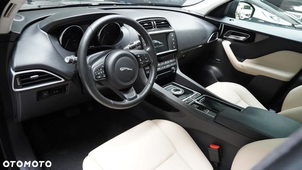 Jaguar F-Pace 2.0 i4P AWD R-Sport - 6