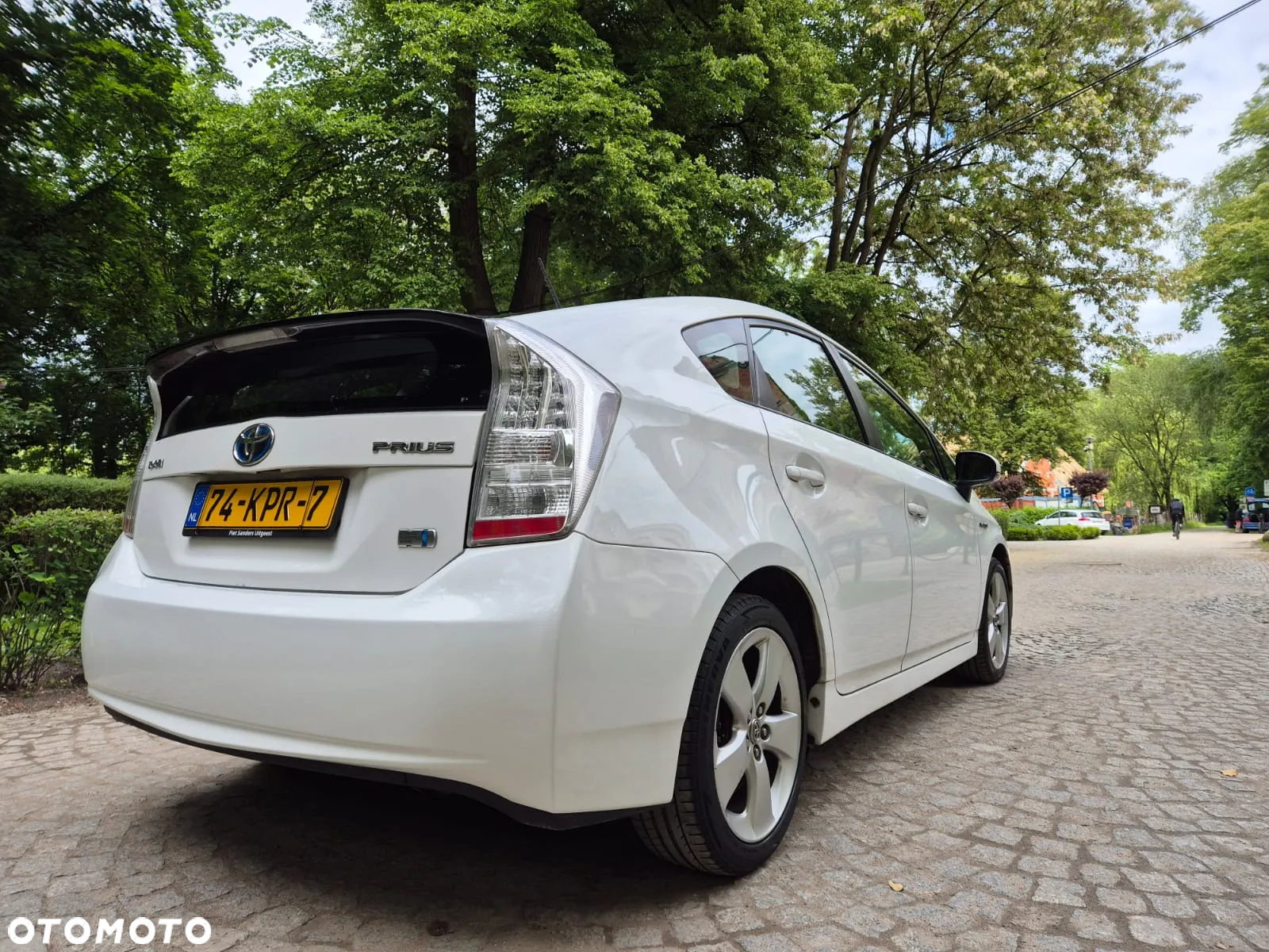 Toyota Prius (Hybrid) Executive - 14