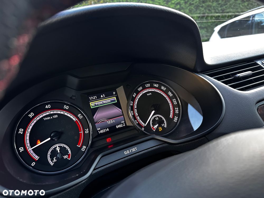 Skoda Octavia 2.0 TSI RS Challenge 245 DSG - 33