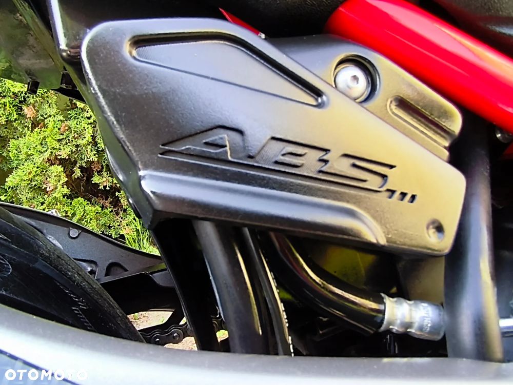 Suzuki Gladius - 8