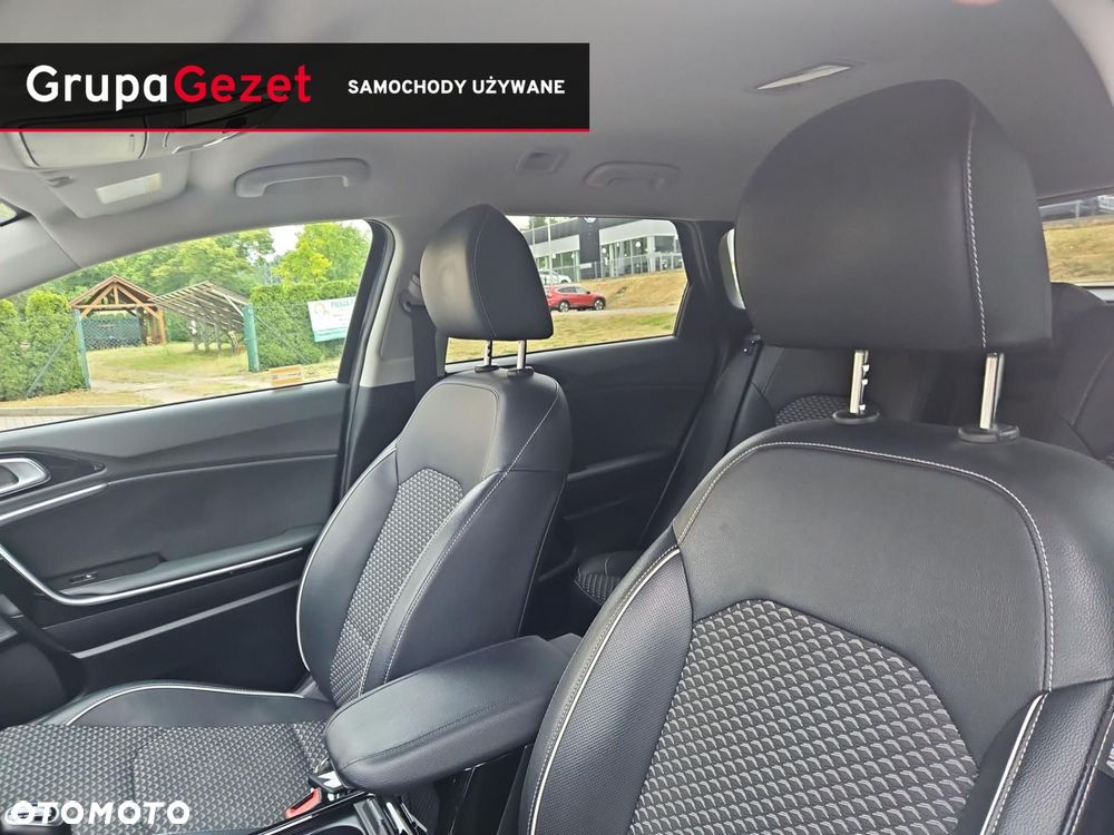 Kia Ceed - 11