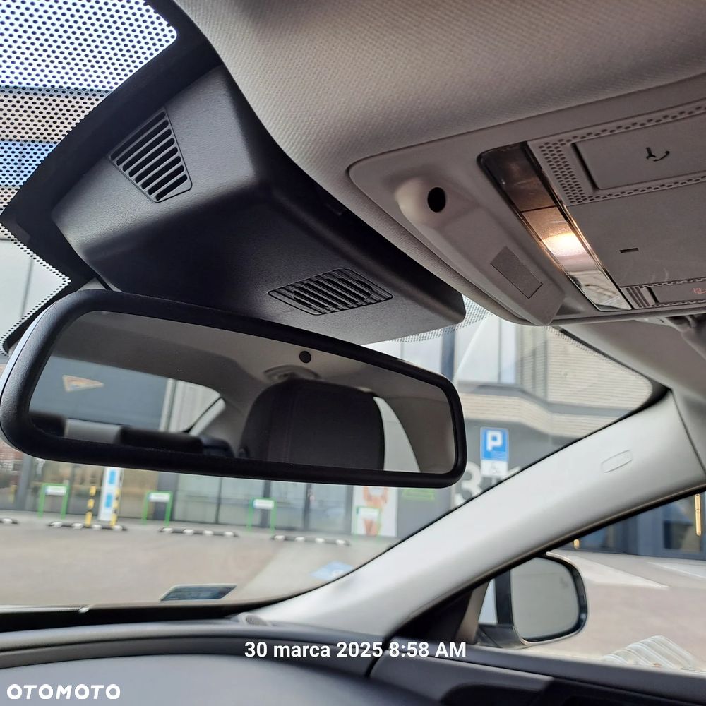 Jaguar XE 2.0 D Portfolio - 29