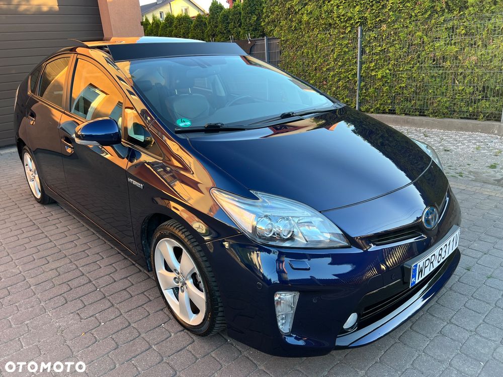 Toyota Prius (Hybrid) Executive - 12