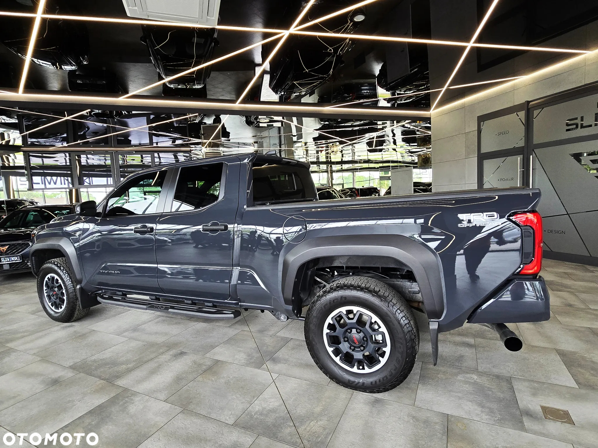 Toyota Tacoma - 6