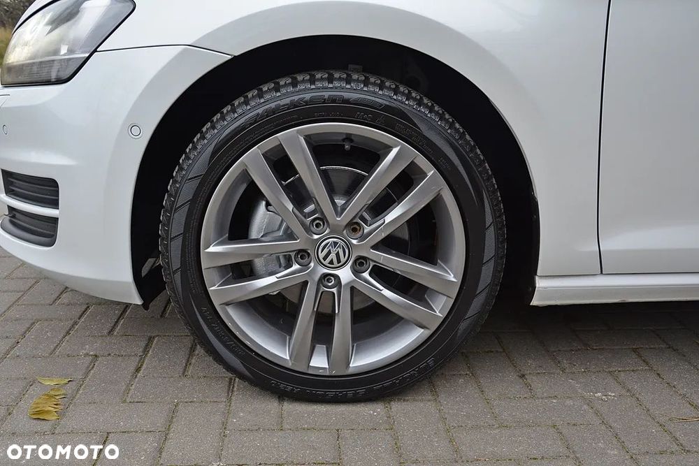 Volkswagen Golf - 22