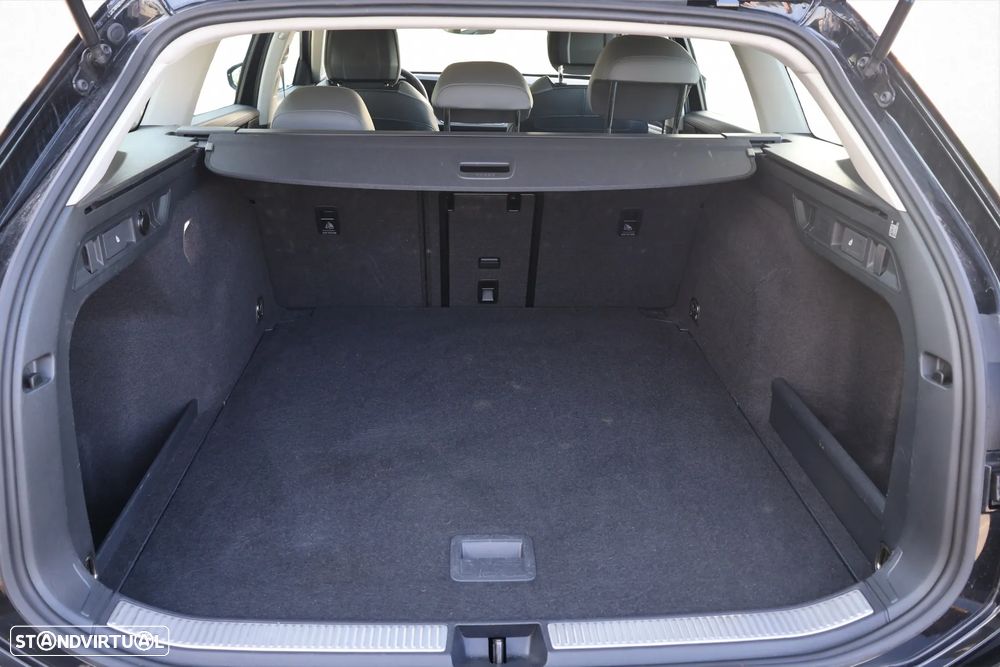 VW Passat Variant 2.0 TDI Business DSG - 16