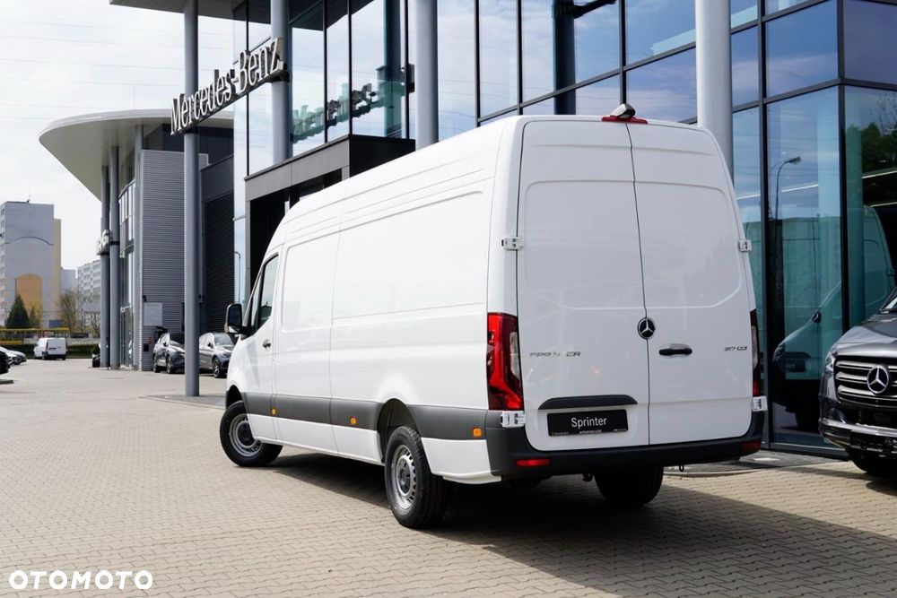 Mercedes-Benz Sprinter - 5