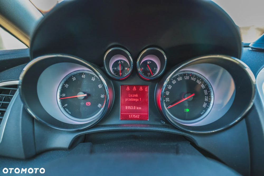 Opel Astra 1.6 T Cosmo - 22