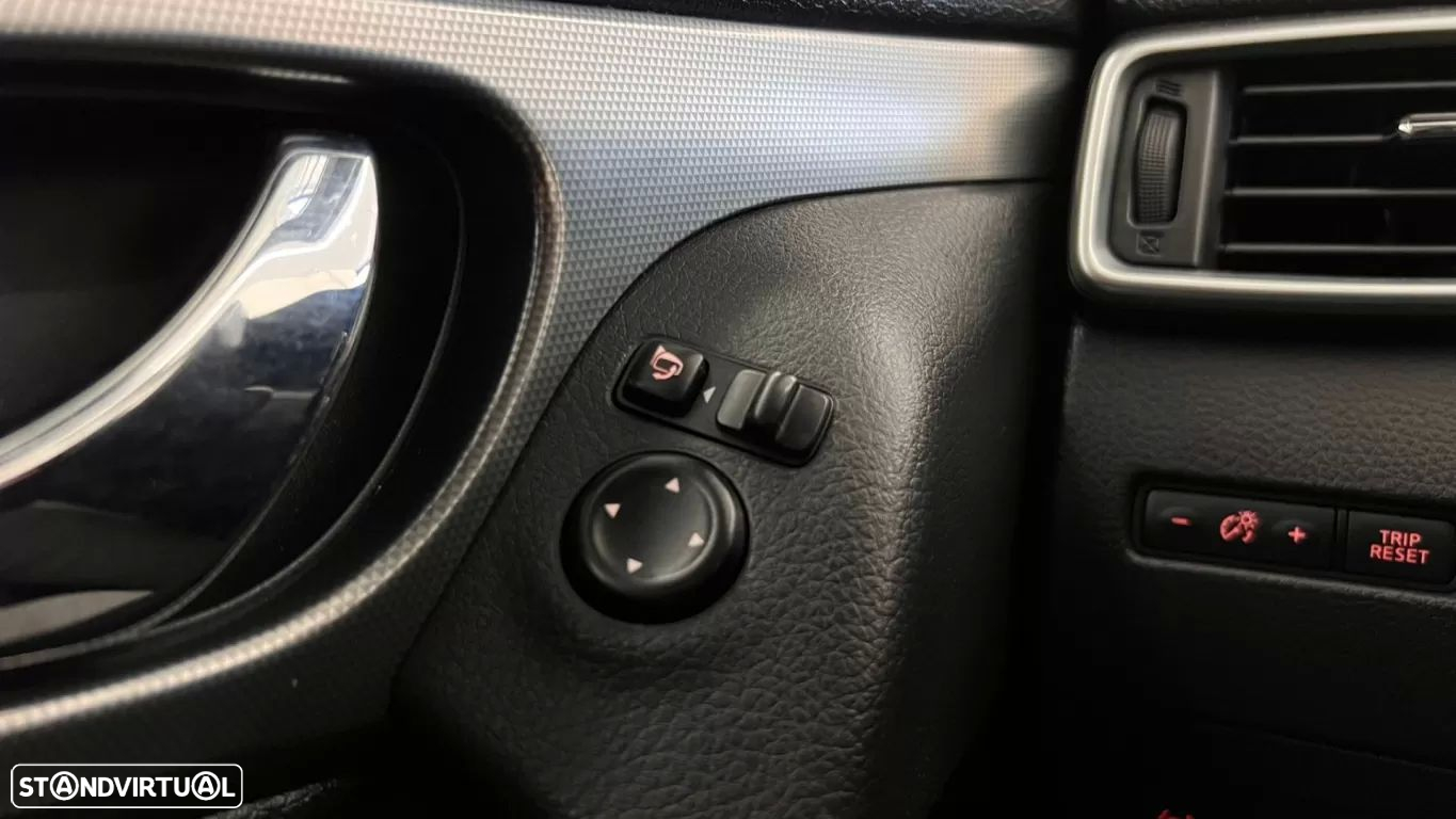 Nissan Qashqai 1.5 dCi N-Connecta DCT - 34