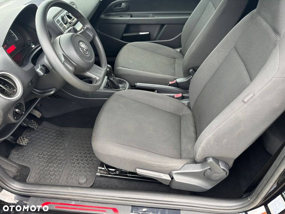 Volkswagen up! black - 12