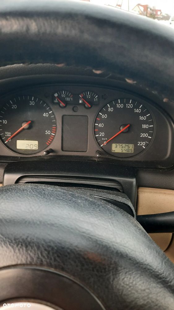 Volkswagen Passat 1.9 TDI - 10