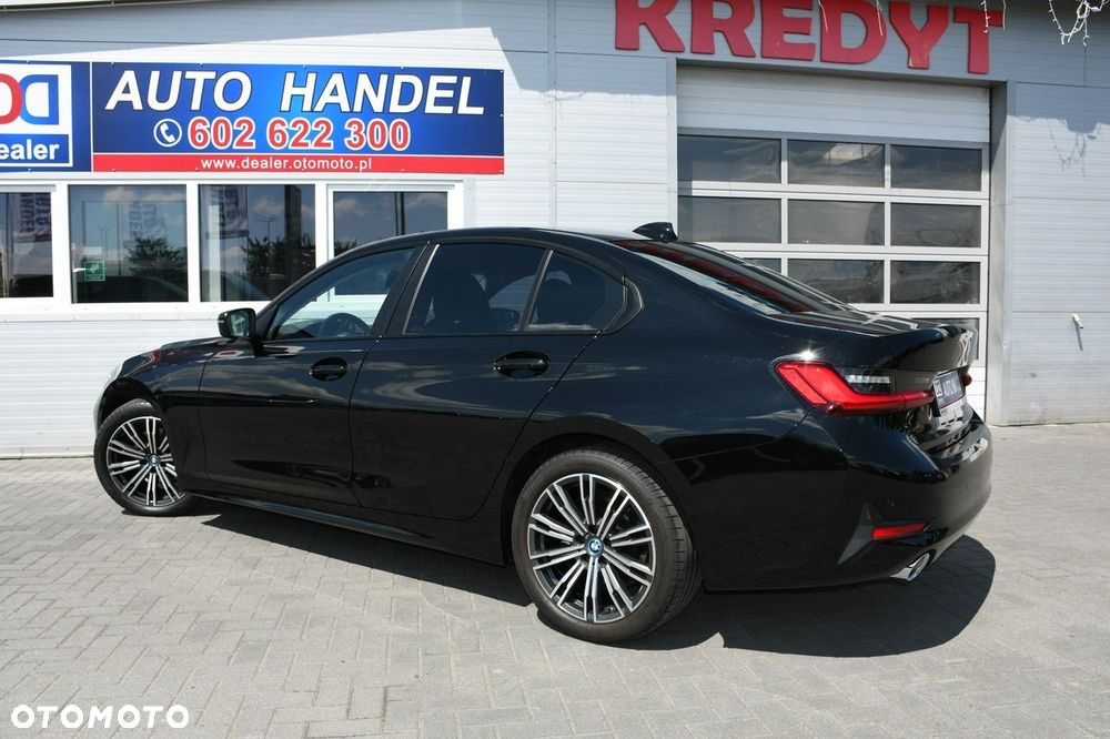 BMW Seria 3 320d mHEV - 11