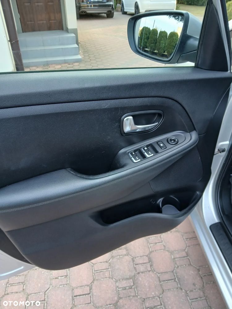 Kia Carens 1.6 GDI Dream Team Edition - 19