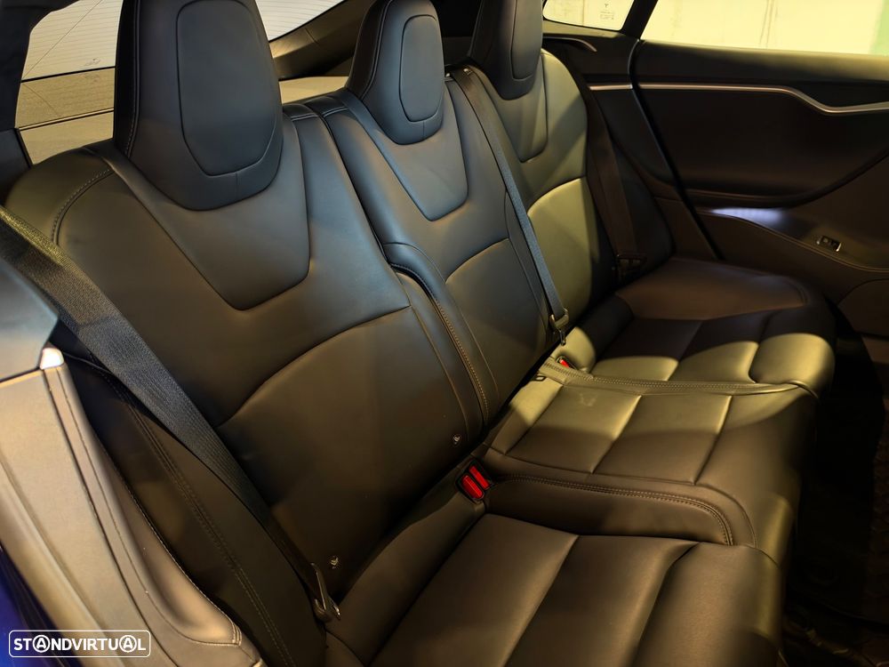 Tesla Model S - 24