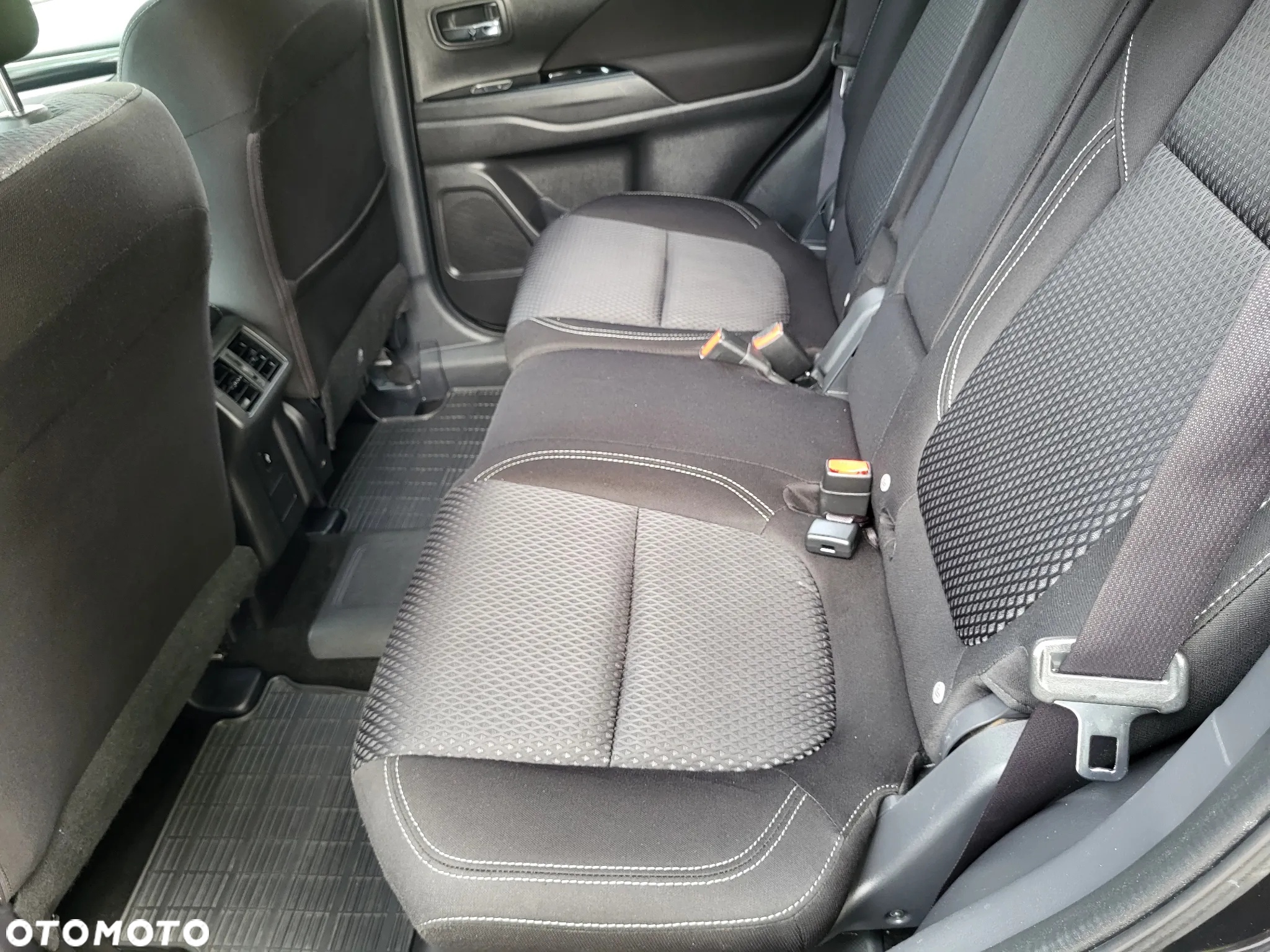 Mitsubishi Outlander 2.4 4WD Plug-In Hybrid Intro Edition - 26