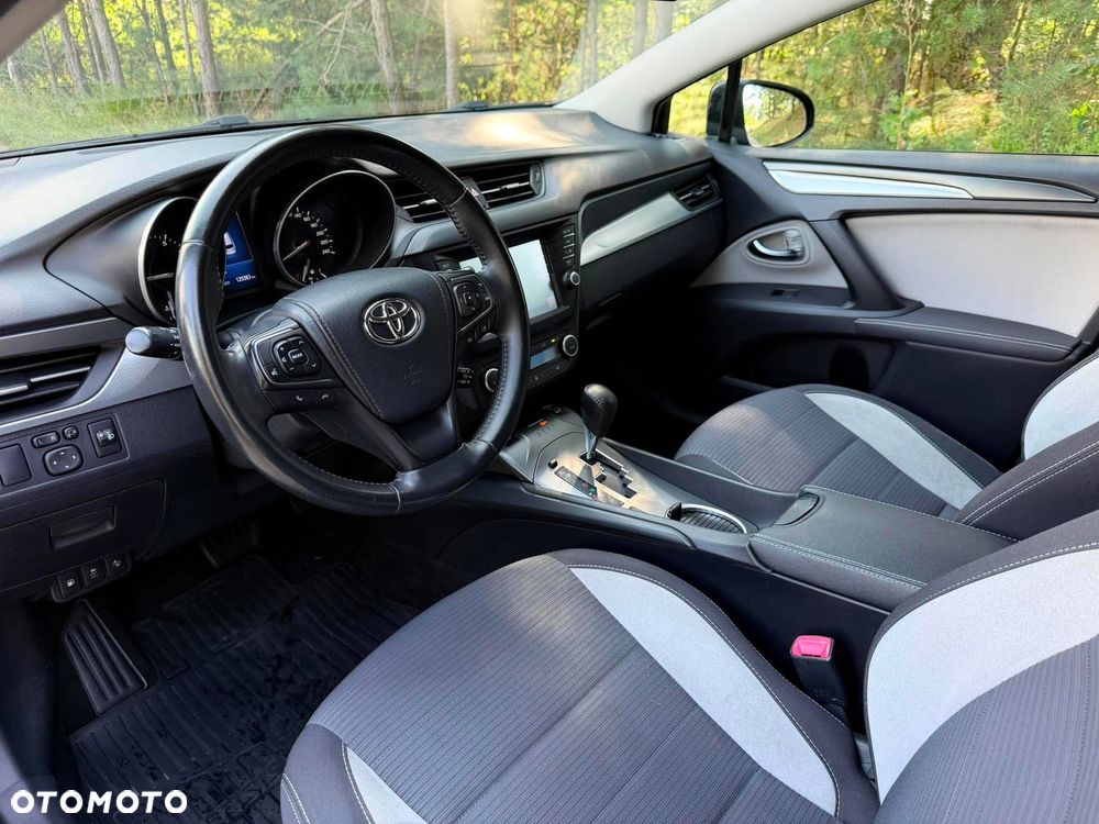 Toyota Avensis 1.8 Premium MS - 25