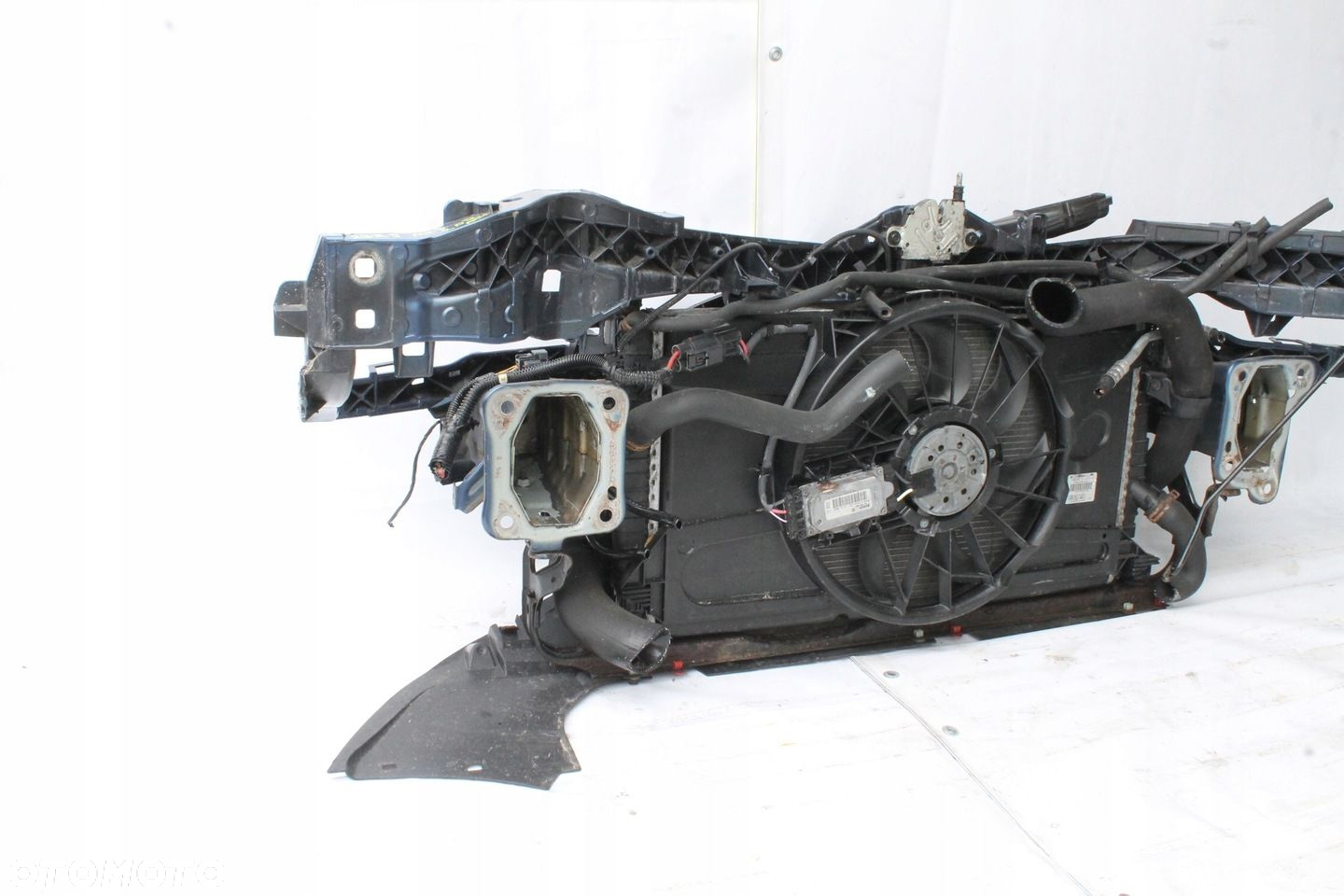 PAS PRZEDNI CHŁODNICE FORD FOCUS MK2 LIFT 2007R- 2.0 TDCI AUTOMAT - 4