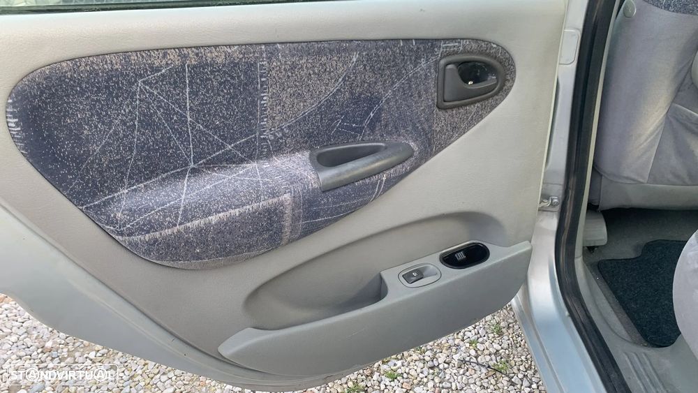 Renault Scénic 1.4 16V - 13