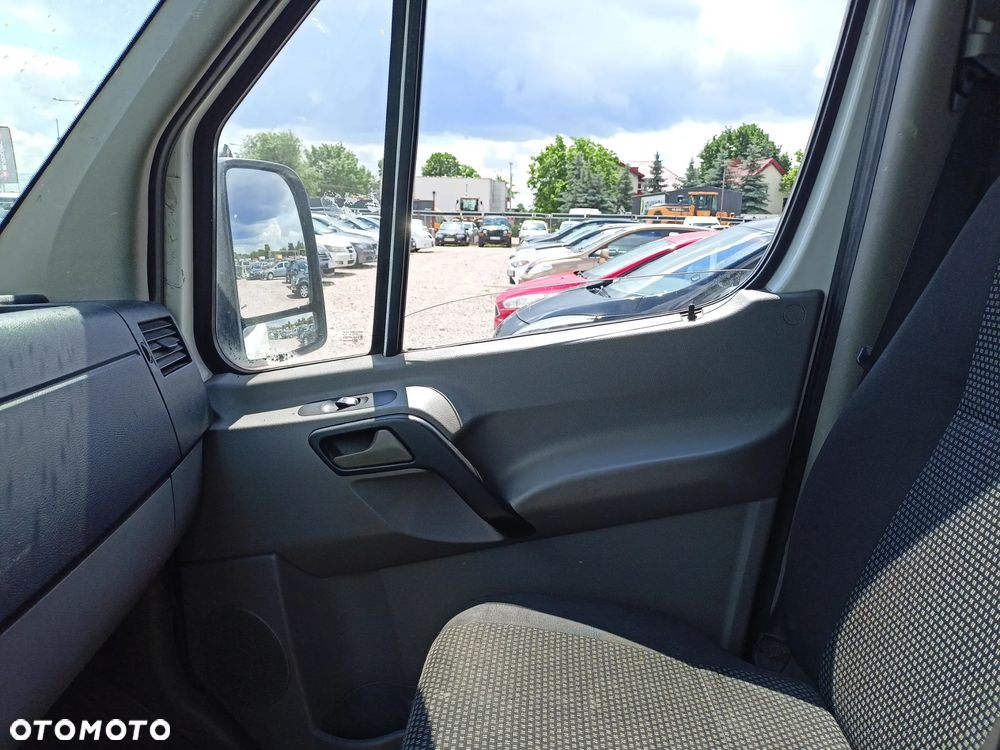 Mercedes-Benz Sprinter - 15