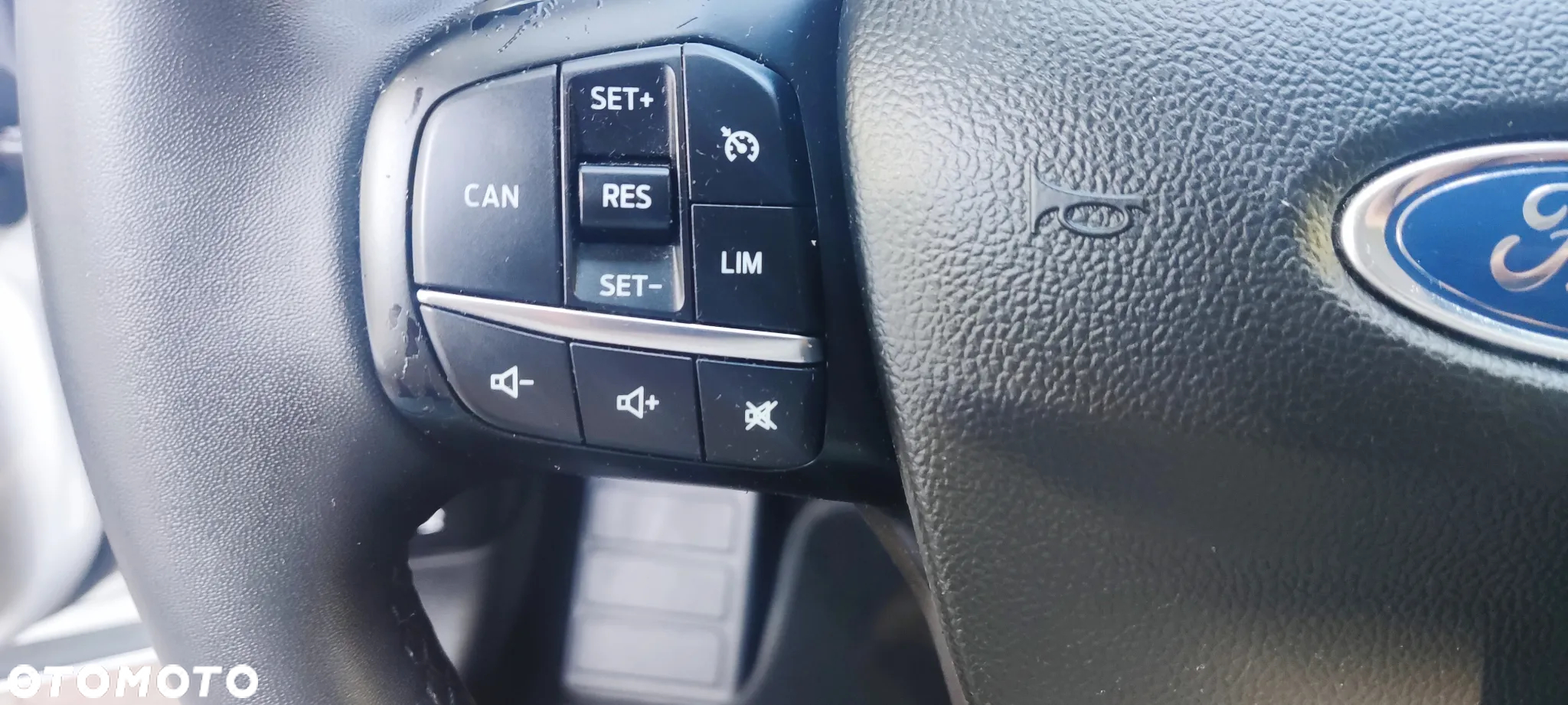 Ford Focus 1.0 EcoBoost Titanium - 28