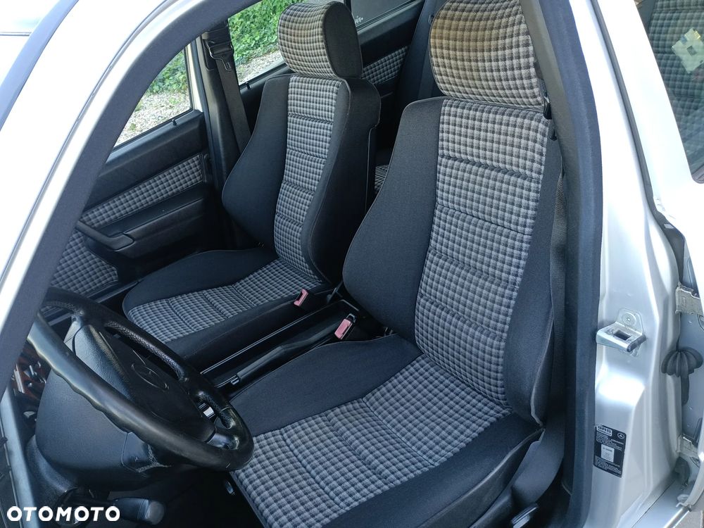 Mercedes-Benz W201 (190) - 30