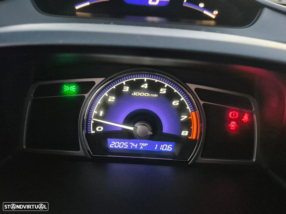 Honda Civic 1.8 ES - 8