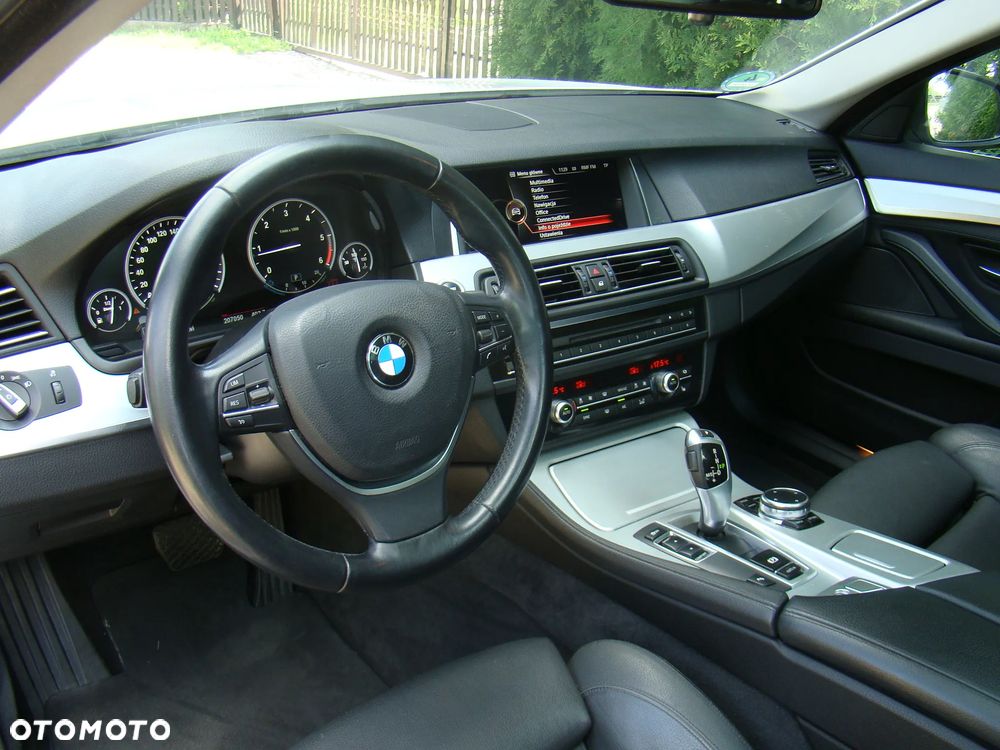 BMW Seria 5 520d - 24