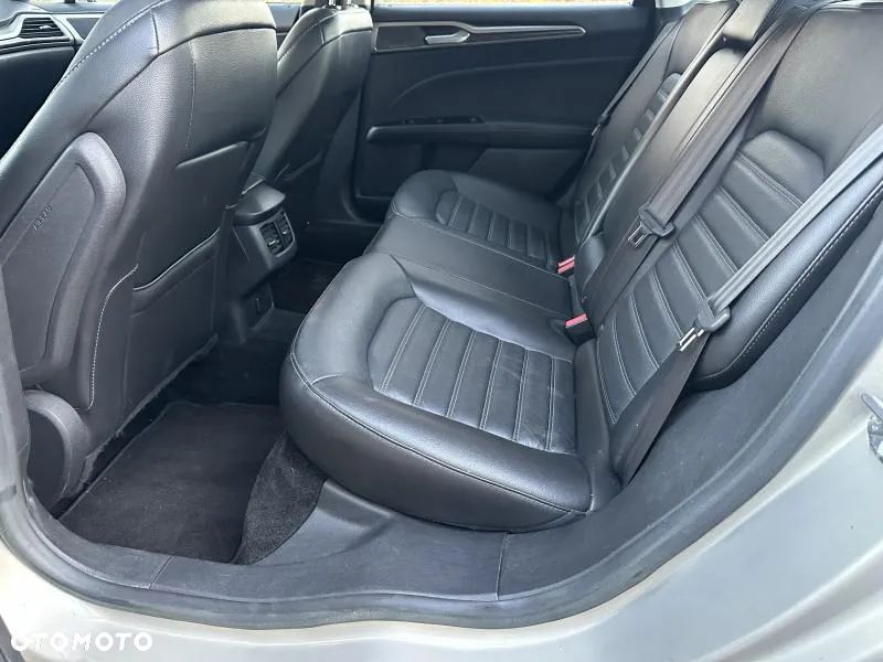Ford Fusion - 10