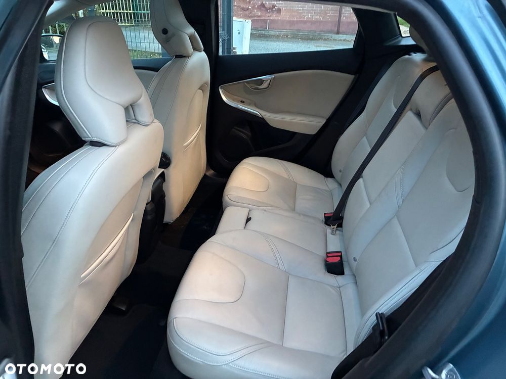 Volvo V40 D2 - 9