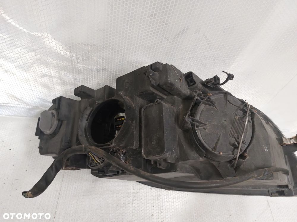 .  LAMPA PRZOD PRZEDNIA LEWA AUDI A4 B7 - 4