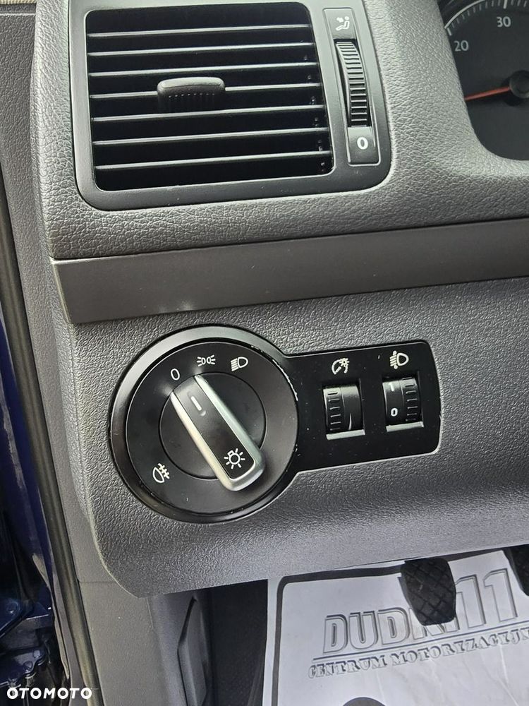 Volkswagen Touran - 24