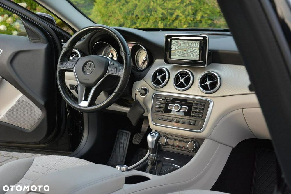 Mercedes-Benz GLA 200 Urban - 19