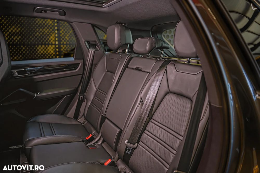 Porsche Cayenne E-Hybrid Tiptronic S Platinum Edition - 16