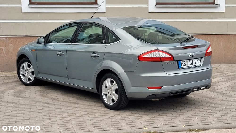 Ford Mondeo 2.0 Ghia - 11