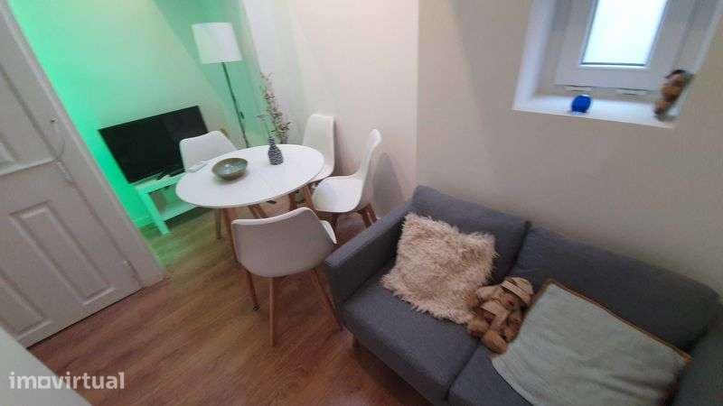 Prédio com 4 apartamentos remodelados em propriedade total