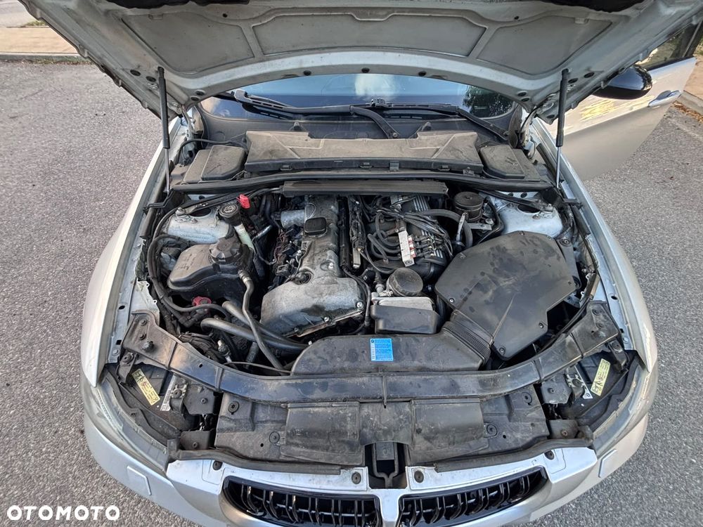 BMW Seria 3 330i - 9