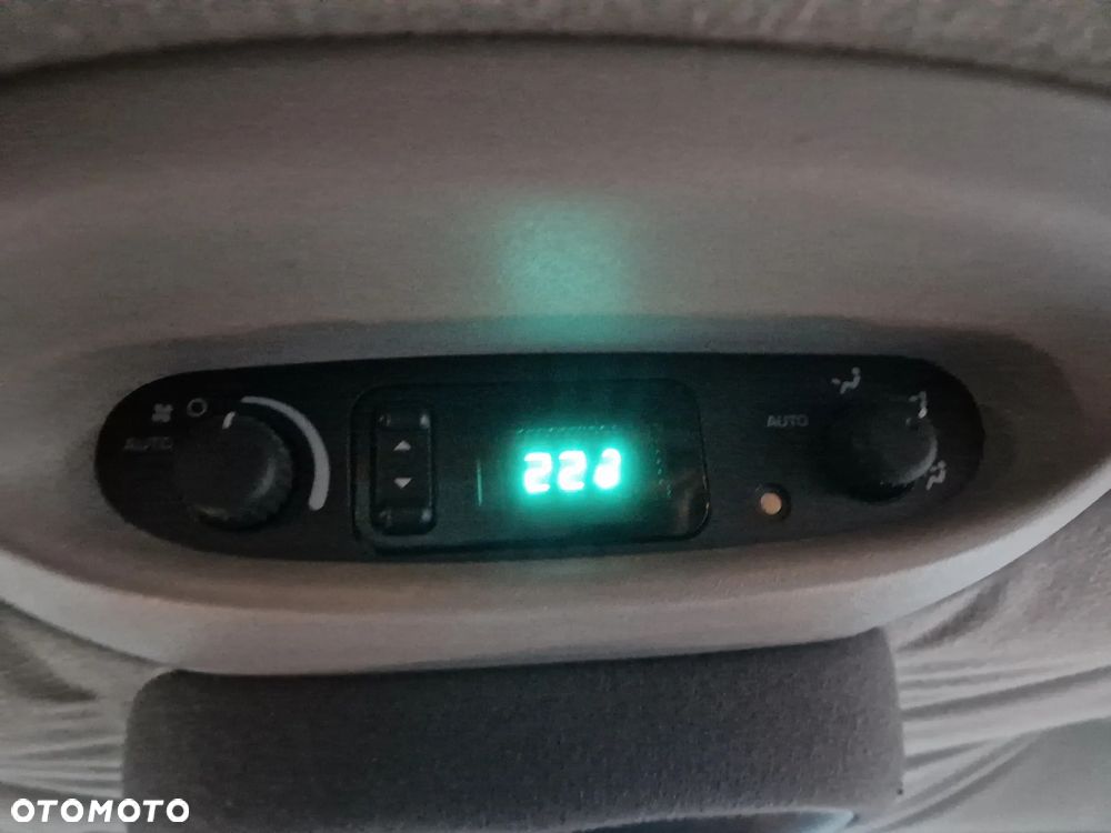 Chrysler Town & Country 3.8 - 14