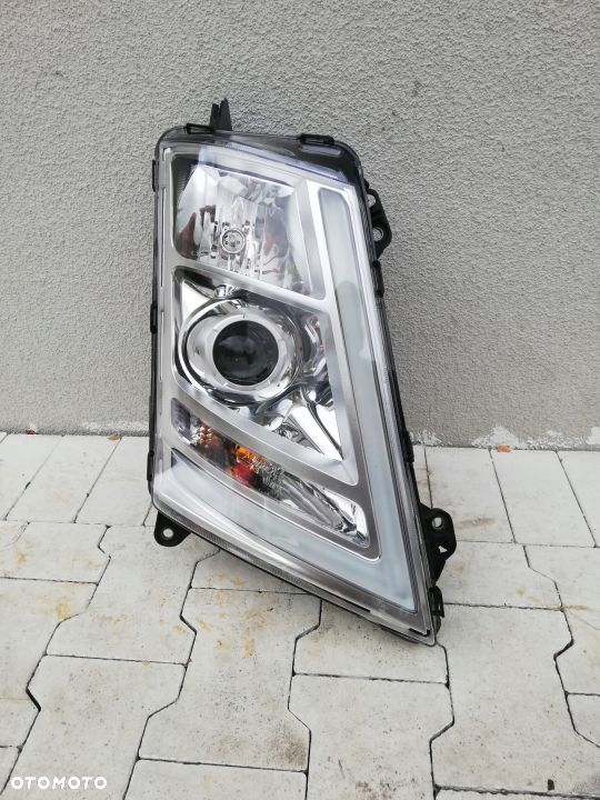 LAMPA XENON VOLVO FH4 FH 4 FM RH SKRETNY ORYGINAŁ - 1