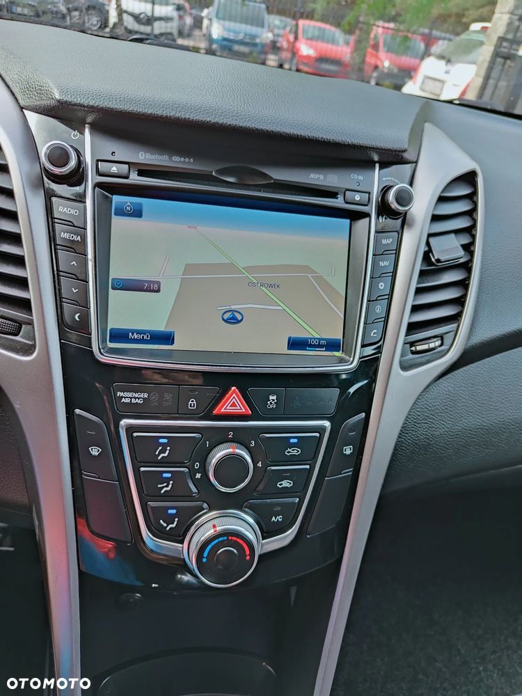 Hyundai i30 blue Kombi 1.6 CRDi Classic - 19