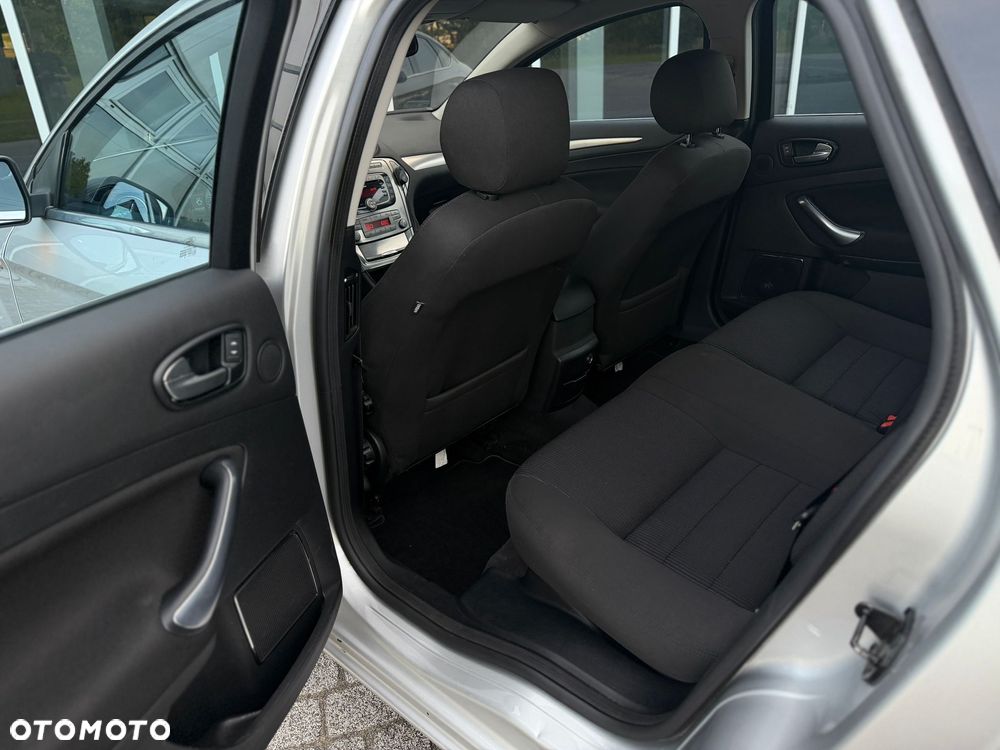 Ford Mondeo 2.0 TDCi Titanium X - 24