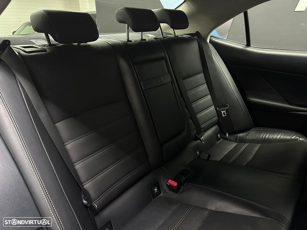 Lexus IS 300H Sport Edition - 27