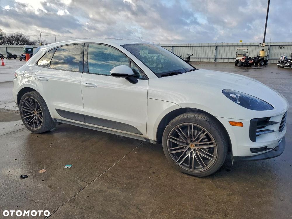 Porsche Macan - 1