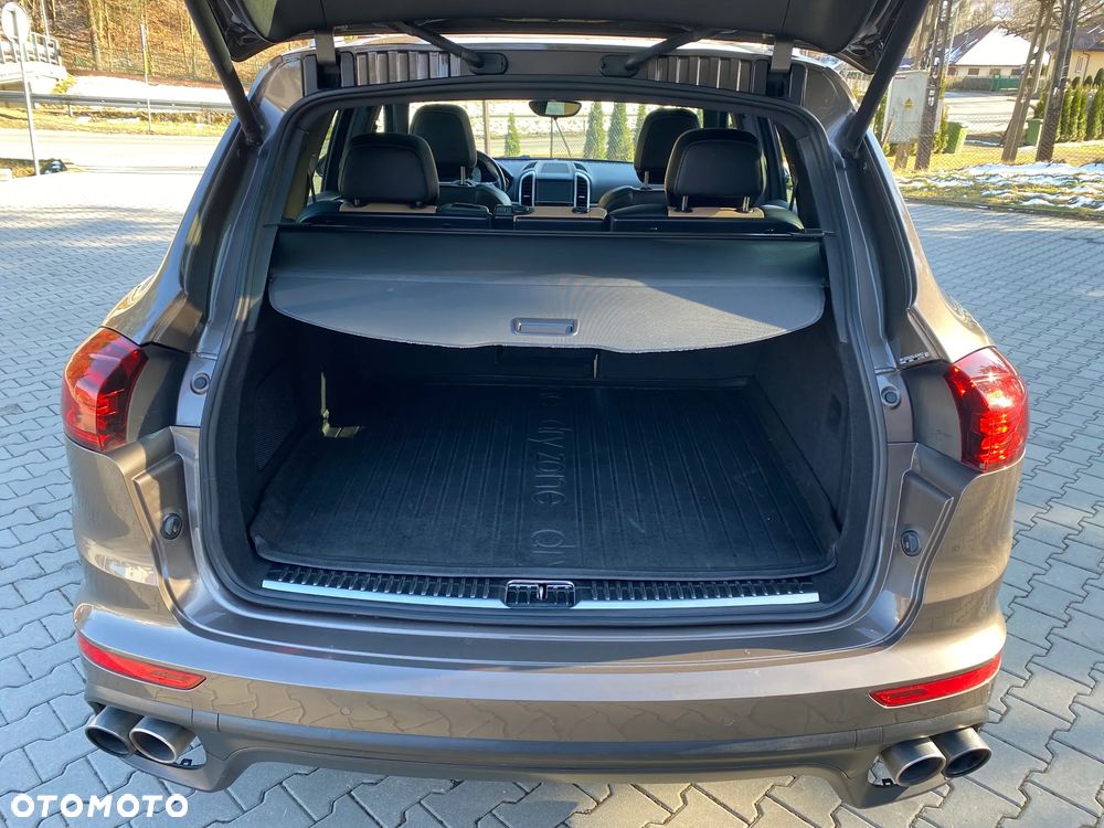 Porsche Cayenne ver-s-e--hybrid-platinum-edition - 9