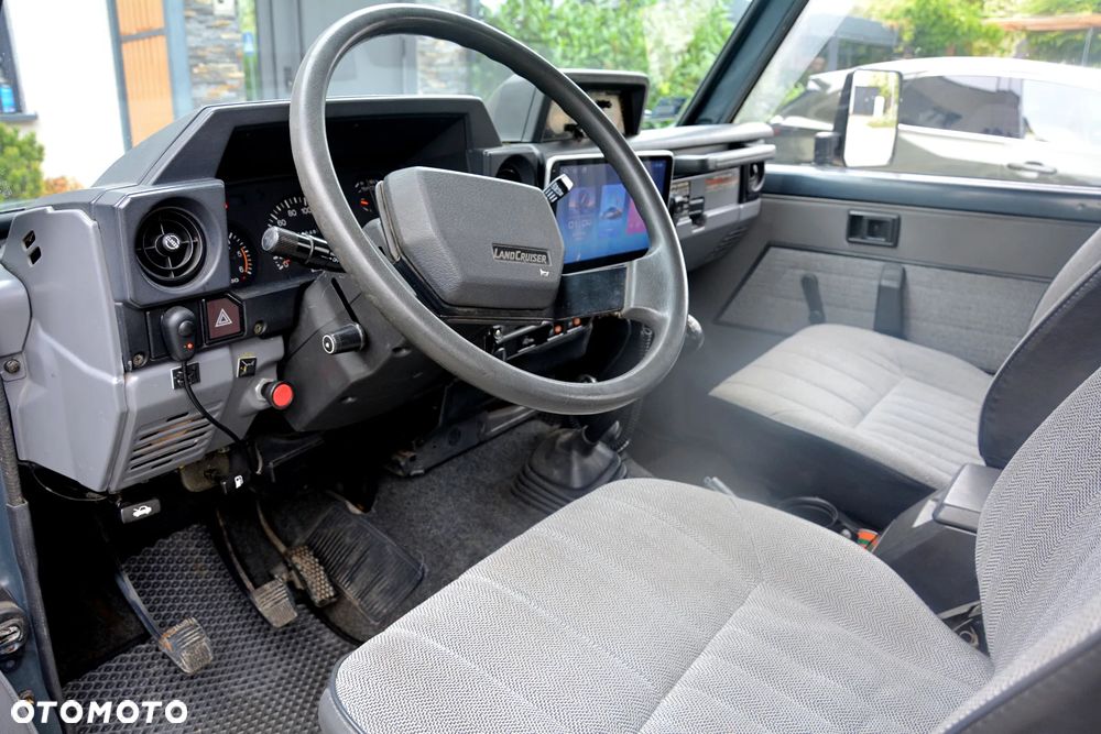 Toyota Land Cruiser - 17