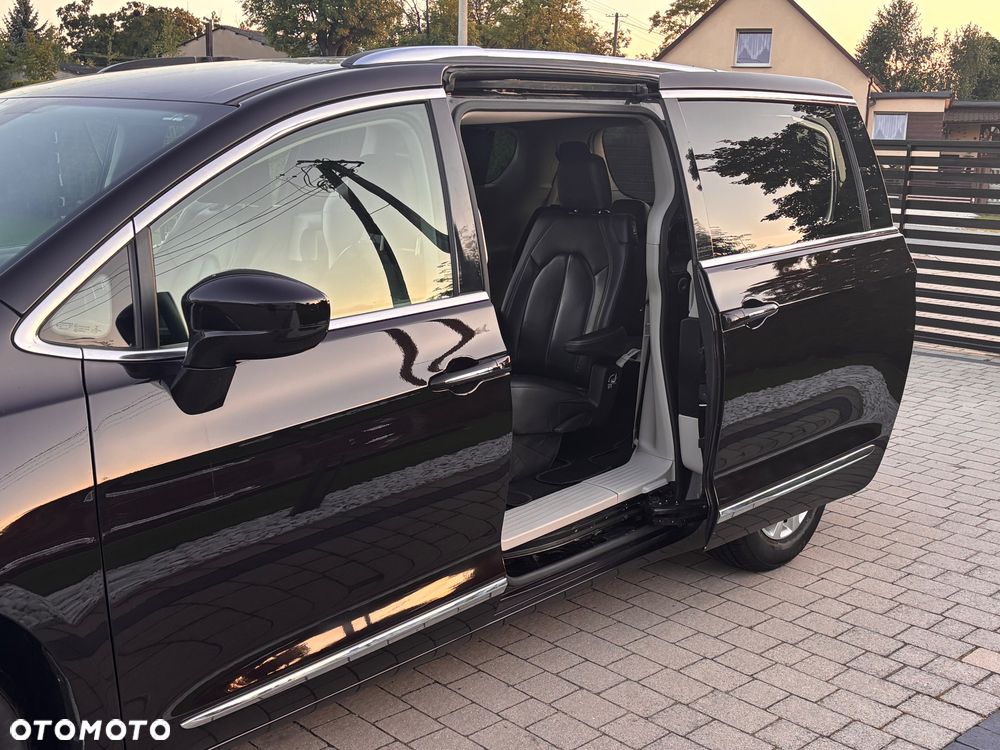 Chrysler Pacifica - 12