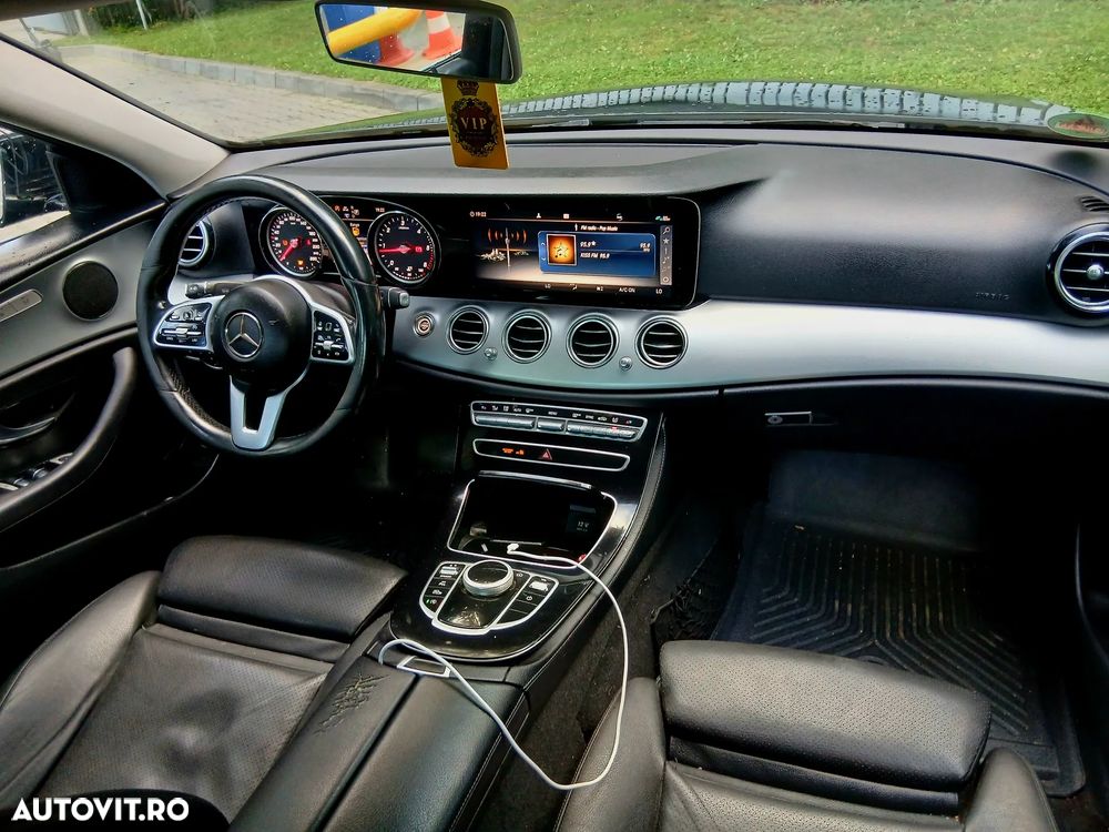 Mercedes-Benz E 220 d 4MATIC Aut. - 4