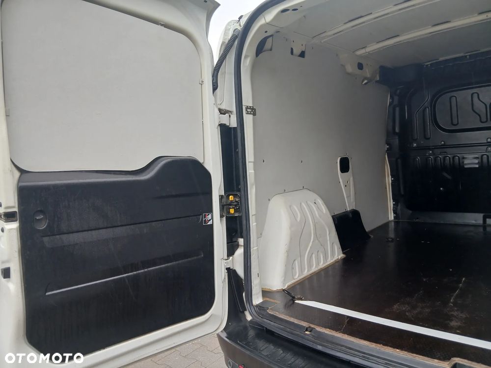 Opel COMBO - 16