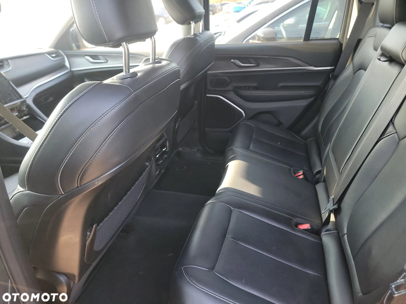 Jeep Grand Cherokee - 12